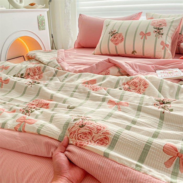 91家纺网 家纺一手货源 找家纺 可思家纺 2024新款A类泡泡纱夏被四件套 浪漫蝴蝶结