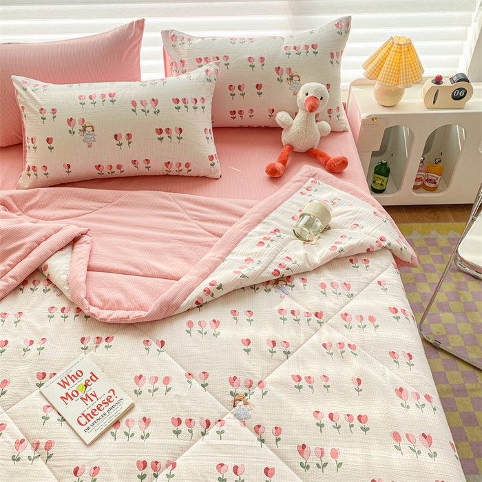 91家纺网 家纺一手货源 找家纺 可思家纺 2024新款A类泡泡纱夏被四件套 漫步花海