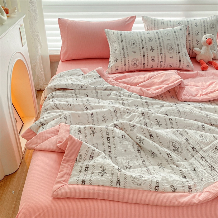 91家纺网 家纺一手货源 找家纺 可思家纺 2024新款A类泡泡纱夏被四件套 绅士熊