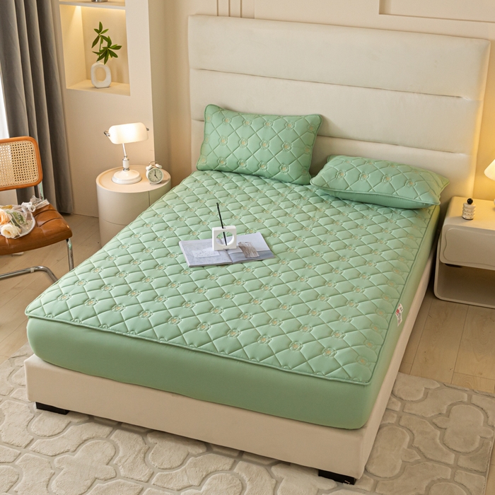 91家纺网 家纺一手货源 找家纺 鑫钰 2024新款A类原棉大豆夹棉床笠-花语 花语-时尚绿