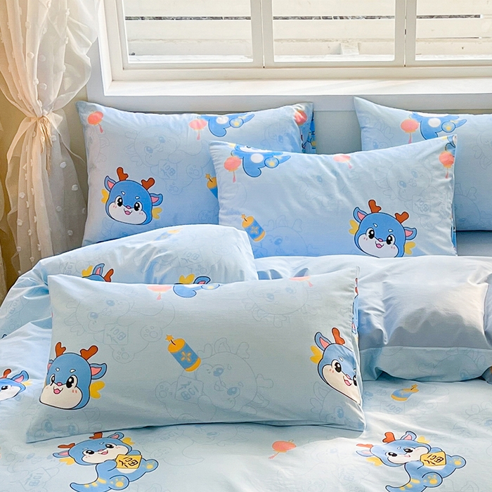 91家纺网 家纺一手货源 找家纺 金鑫汇家纺 2024新款全棉纯棉卡通印花四件套单品系列-单枕套 瑞龙送福