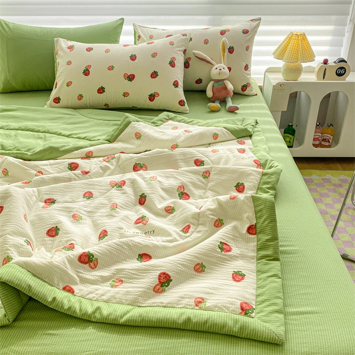 91家纺网 家纺一手货源 找家纺 可思家纺 2024新款A类泡泡纱夏被四件套 甜心草莓