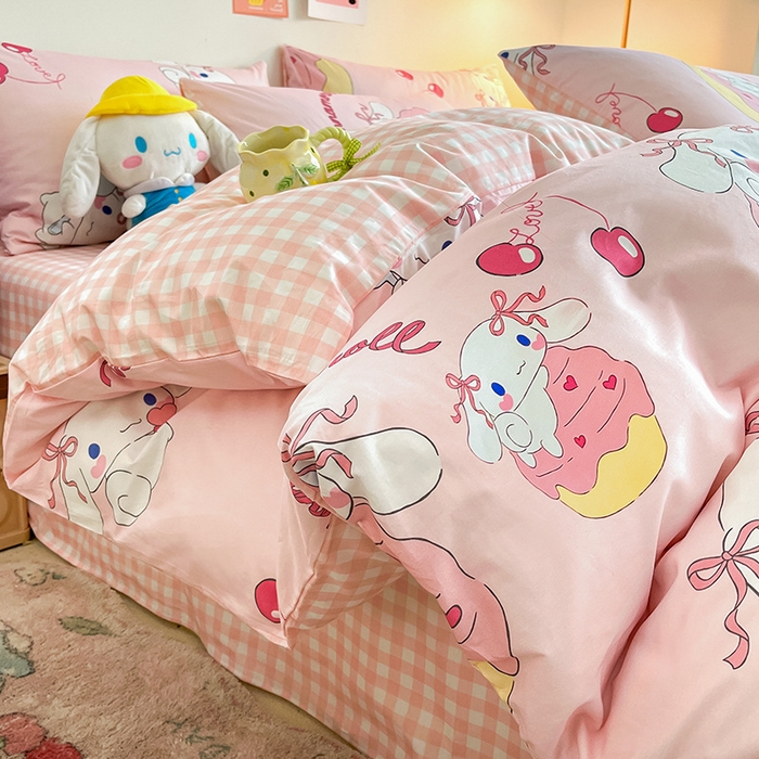 91家纺网 家纺一手货源 找家纺 桃子家居 2024新款三丽鸥正版授权全棉卡通系列四件套 棉三丽鸥-奶油甜心玉桂狗