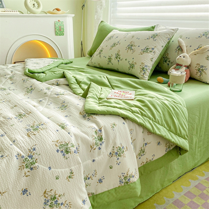 91家纺网 家纺一手货源 找家纺 可思家纺 2024新款A类泡泡纱夏被四件套 花园小兔