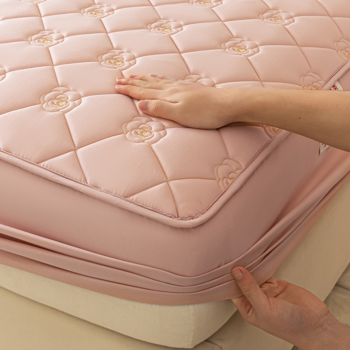 91家纺网 家纺一手货源 找家纺 鑫钰 2024新款A类原棉大豆夹棉床笠-花语 花语-豆沙粉