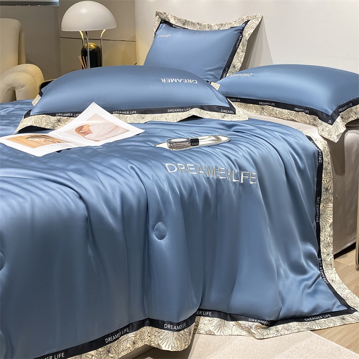 91家纺网 家纺一手货源 找家纺 笙意家纺 2025新款冰丝宽边款夏被-克里斯汀系列 克里斯汀-宾利蓝+山灰