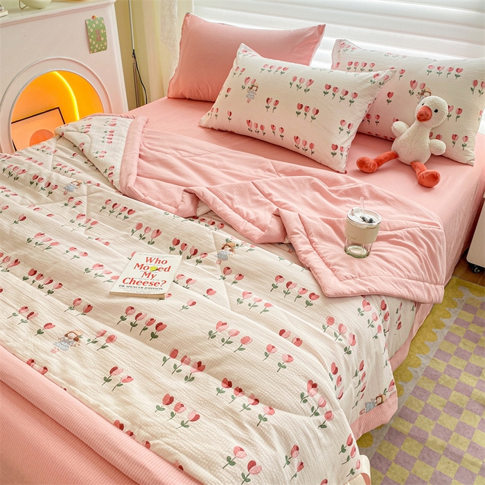 91家纺网 家纺一手货源 找家纺 可思家纺 2024新款A类泡泡纱夏被四件套 漫步花海