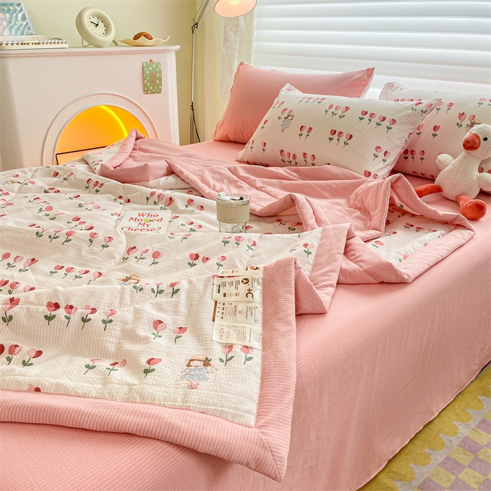 91家纺网 家纺一手货源 找家纺 可思家纺 2024新款A类泡泡纱夏被四件套 漫步花海