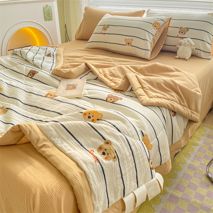 91家纺网 家纺一手货源 找家纺 可思家纺 2024新款A类泡泡纱夏被四件套 布朗熊