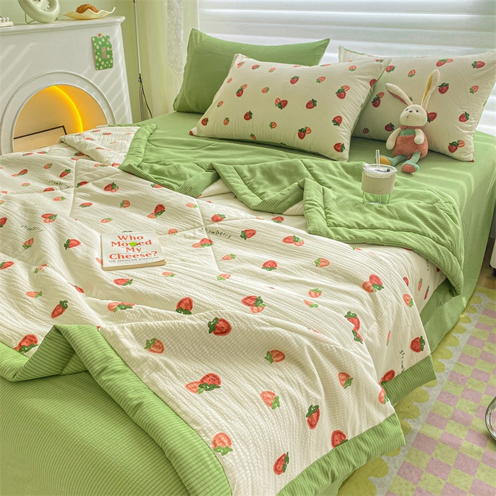 91家纺网 家纺一手货源 找家纺 可思家纺 2024新款A类泡泡纱夏被四件套 甜心草莓