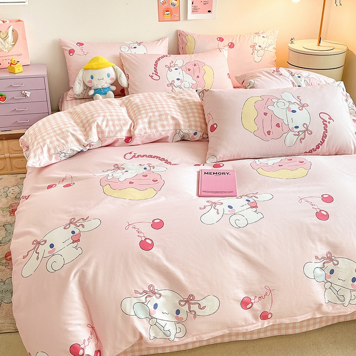 91家纺网 家纺一手货源 找家纺 桃子家居 2024新款三丽鸥正版授权全棉卡通系列四件套 棉三丽鸥-奶油甜心玉桂狗