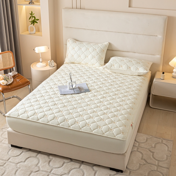 91家纺网 家纺一手货源 找家纺 鑫钰 2024新款A类原棉大豆夹棉床笠-花语 花语-简约白