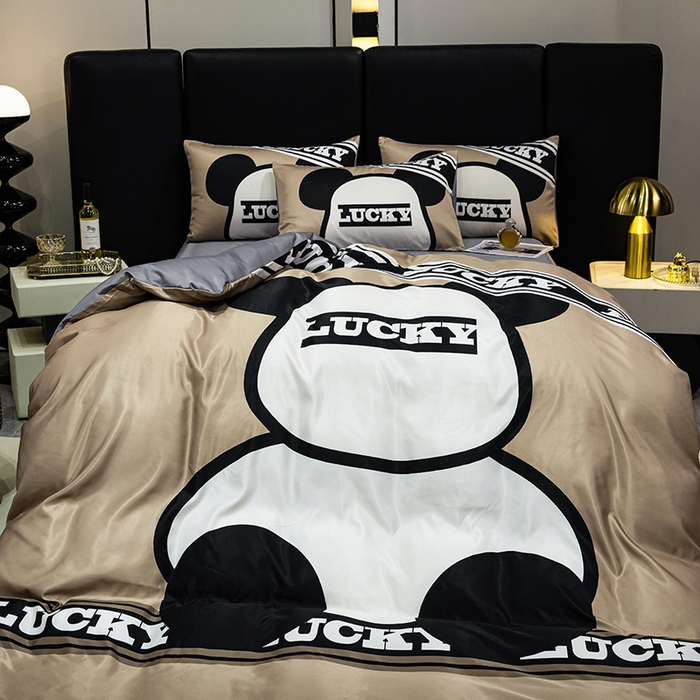 91家纺网 家纺一手货源 找家纺 色鬼布艺 2024新款大牌风进口双面冰丝四件套水洗真丝四件套直播爆款暴力熊 布兰奇