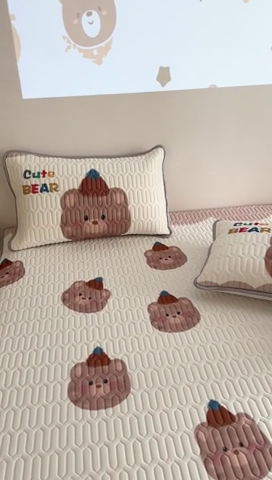 91家纺网 家纺一手货源 找家纺 美乐迪 2024新款大版乳胶凉席 帽子熊