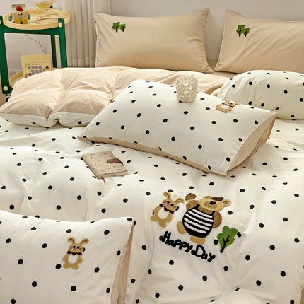 91家纺网 家纺一手货源 找家纺 乐童家纺 2024爆款全棉1332呆萌小刺绣系列四件套 小熊派对