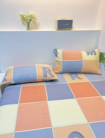 91家纺网 家纺一手货源 找家纺 棉乐町家居 2025新款三枚段条卷边老粗布床单套件 字母风格-原棉款