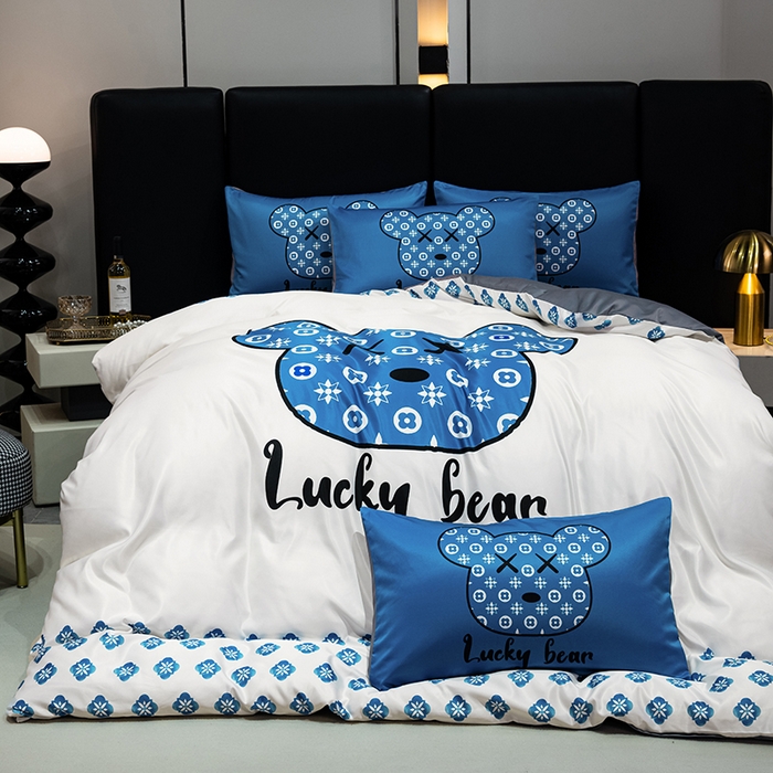 91家纺网 家纺一手货源 找家纺 色鬼布艺 2024新款大牌风进口双面冰丝四件套水洗真丝四件套直播爆款暴力熊 潮牌时代