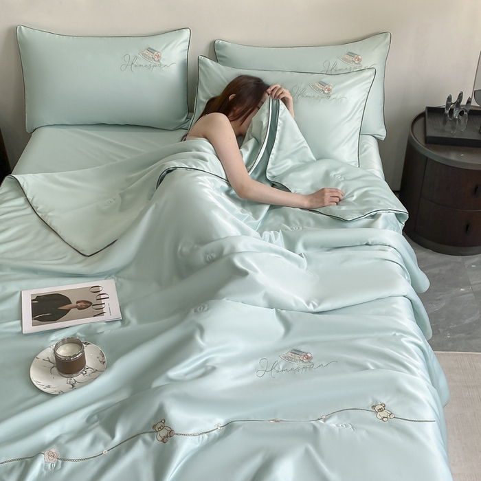 91家纺网 家纺一手货源 找家纺 欧冠家纺 2024新款大牌风水洗真丝绣花床笠被套夏被四件套公主日记系列-风格一 公主日记-白茶绿