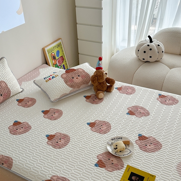 91家纺网 家纺一手货源 找家纺 美乐迪 2024新款大版乳胶凉席 帽子熊