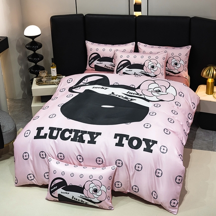 91家纺网 家纺一手货源 找家纺 色鬼布艺 2024新款大牌风进口双面冰丝四件套水洗真丝四件套直播爆款暴力熊 迷你星尚