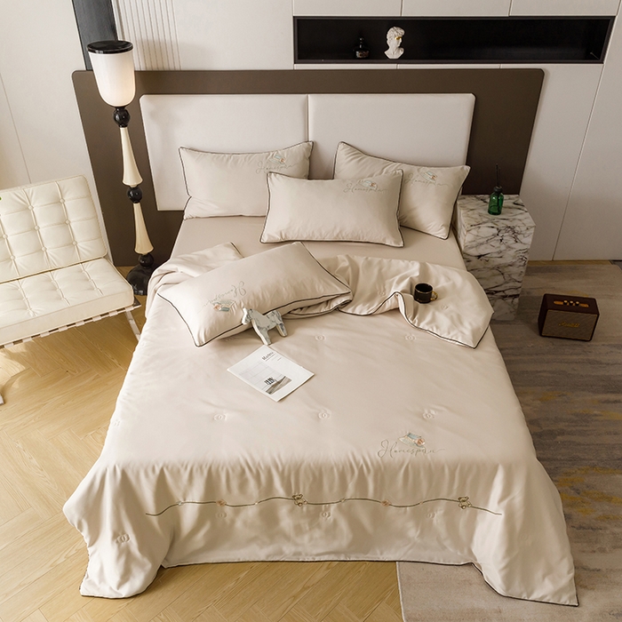 91家纺网 家纺一手货源 找家纺 欧冠家纺 2024新款大牌风水洗真丝绣花床笠被套夏被四件套公主日记系列-风格二 公主日记-香槟