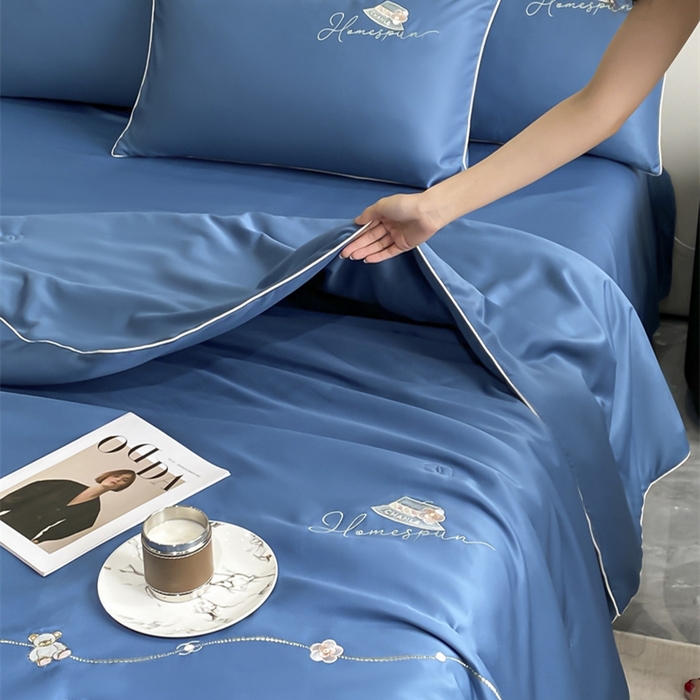 91家纺网 家纺一手货源 找家纺 绒世界 绒世界 2025新款大牌风水洗真丝绣花床笠被套夏被四件套公主日记系列-风格一 公主日记-宾利蓝