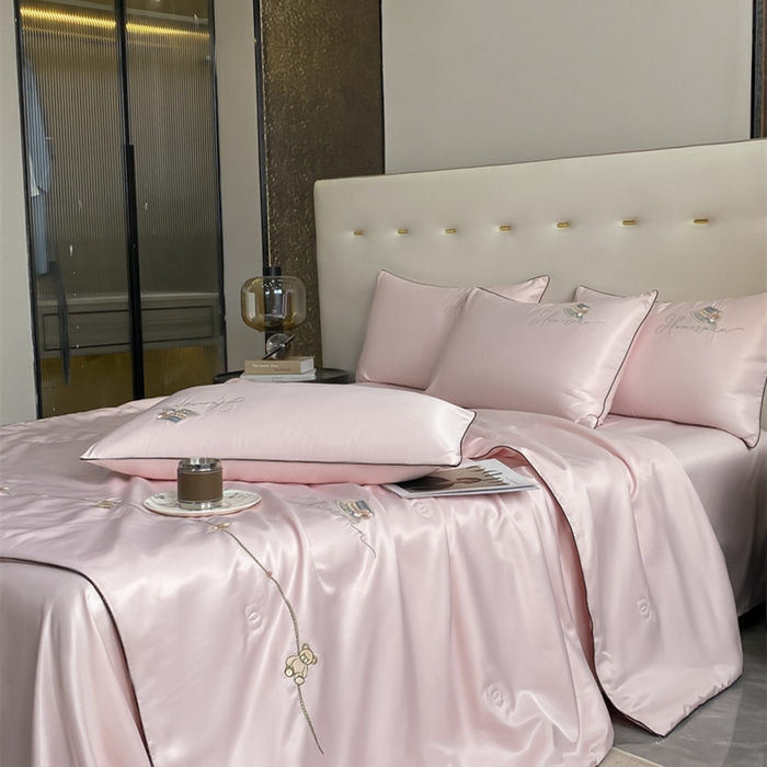 91家纺网 家纺一手货源 找家纺 欧冠家纺 2024新款大牌风水洗真丝绣花床笠被套夏被四件套公主日记系列-风格一 公主日记-樱花粉