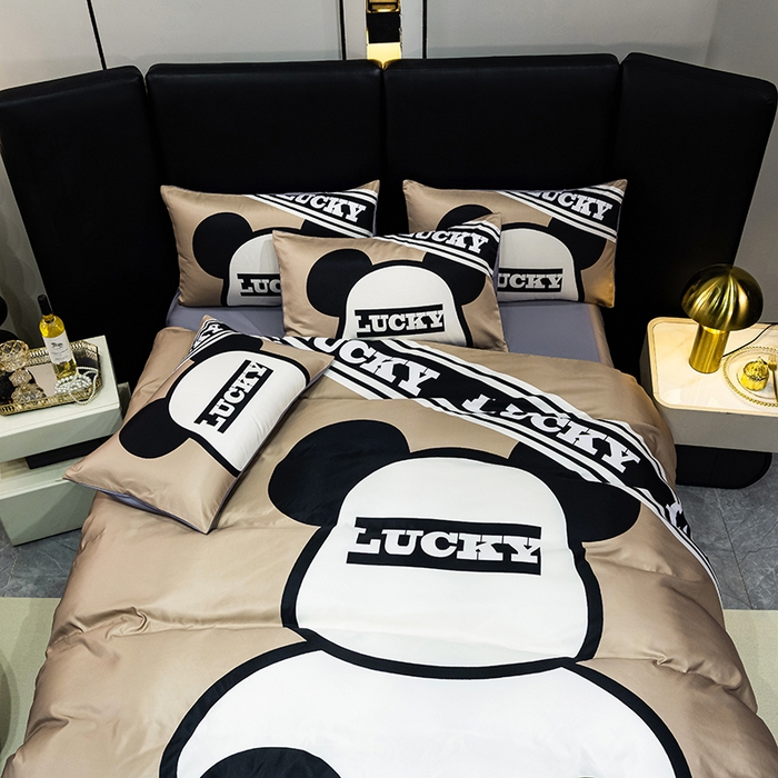 91家纺网 家纺一手货源 找家纺 色鬼布艺 2024新款大牌风进口双面冰丝四件套水洗真丝四件套直播爆款暴力熊 布兰奇