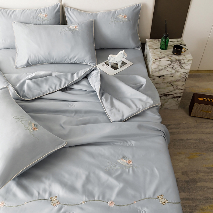 91家纺网 家纺一手货源 找家纺 欧冠家纺 2024新款大牌风水洗真丝绣花床笠被套夏被四件套公主日记系列-风格二 公主日记-高级灰