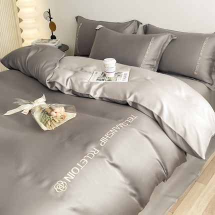 91家纺网 家纺一手货源 找家纺 (总)梦幻之城2023新款水洗真丝双拼刺绣小山茶花四件套--芮雅系列