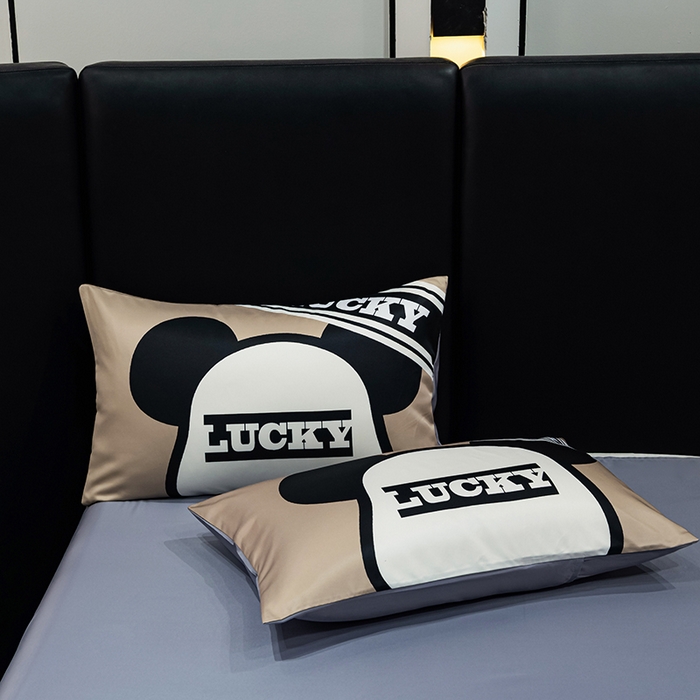 91家纺网 家纺一手货源 找家纺 色鬼布艺 2024新款大牌风进口双面冰丝四件套水洗真丝四件套直播爆款暴力熊 布兰奇