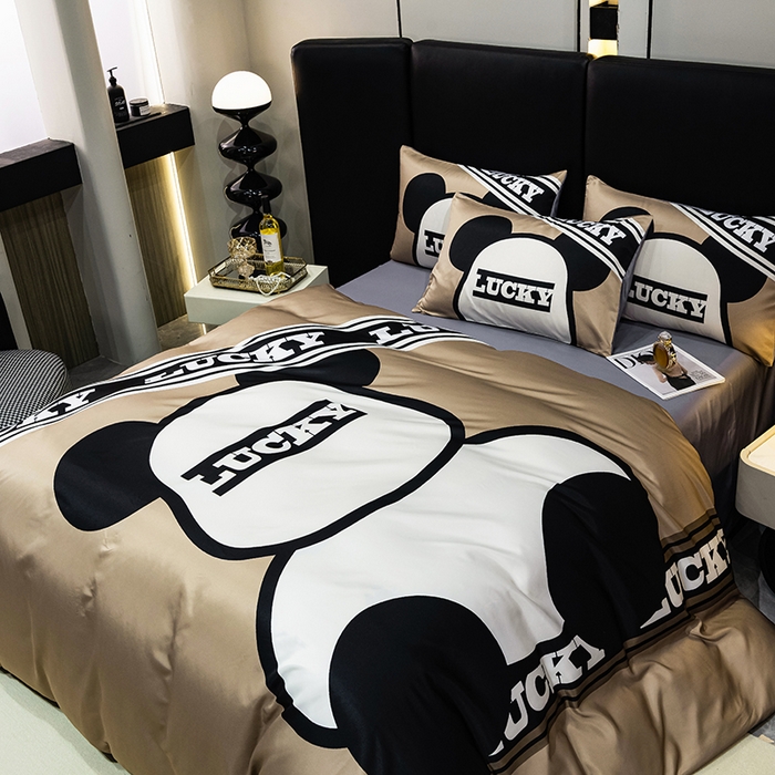 91家纺网 家纺一手货源 找家纺 色鬼布艺 2024新款大牌风进口双面冰丝四件套水洗真丝四件套直播爆款暴力熊 布兰奇