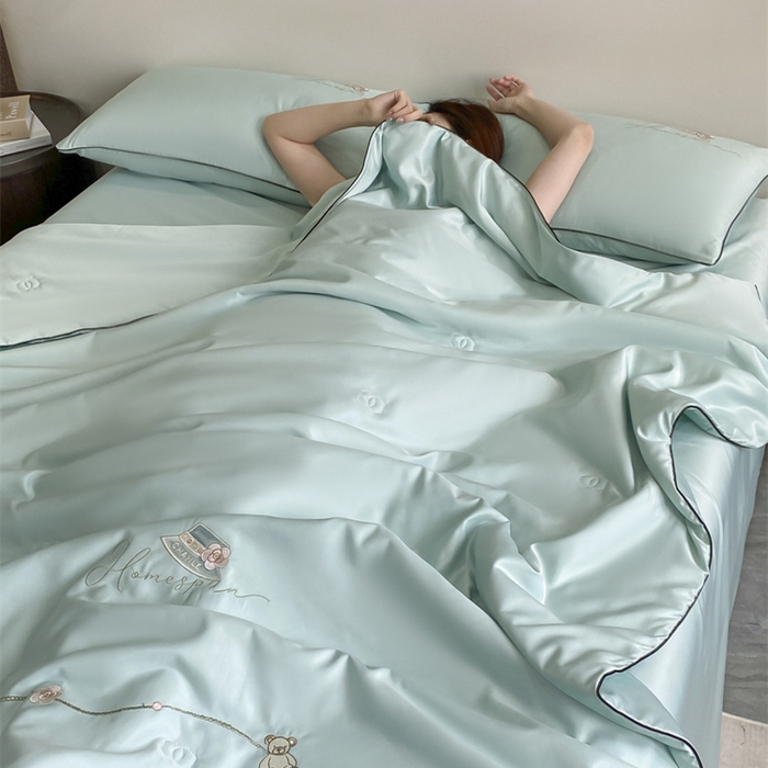 91家纺网 家纺一手货源 找家纺 欧冠家纺 2024新款大牌风水洗真丝绣花床笠被套夏被四件套公主日记系列-风格一 公主日记-白茶绿