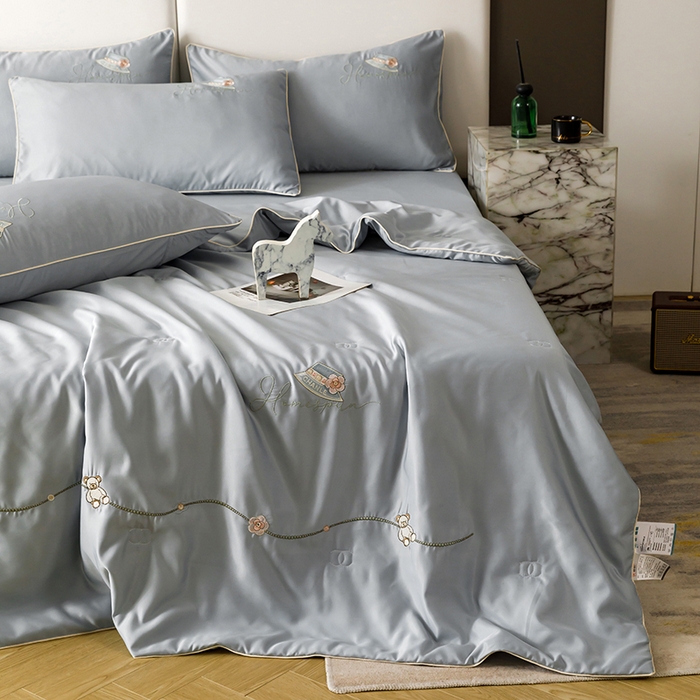 91家纺网 家纺一手货源 找家纺 欧冠家纺 2024新款大牌风水洗真丝绣花床笠被套夏被四件套公主日记系列-风格二 公主日记-高级灰