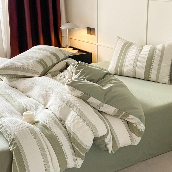 91家纺网 家纺一手货源 找家纺 ab家纺 2024新款彩条双层纱提花四件套 格调绿