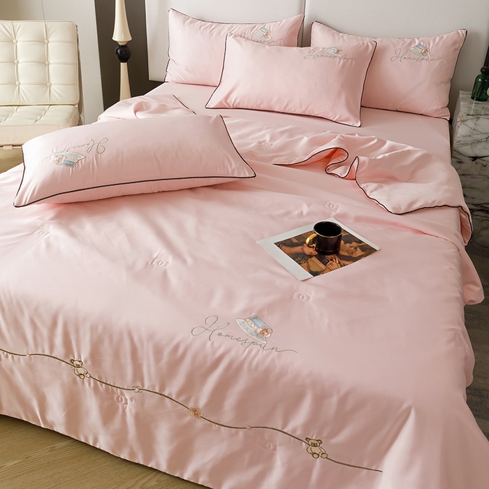 91家纺网 家纺一手货源 找家纺 欧冠家纺 2024新款大牌风水洗真丝绣花床笠被套夏被四件套公主日记系列-风格二 公主日记-樱花粉