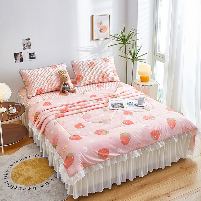 91家纺网 家纺一手货源 找家纺 爱上家居 2024新款印花凉席床裙床单款夏被-床裙款 甜蜜草莓