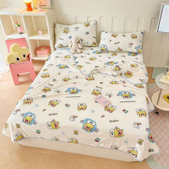 91家纺网 家纺一手货源 找家纺 金爱家 2024新款A类三丽鸥高品质可组合凉感丝乳胶席牛奶丝针织棉软糯夏被四件套 乳胶席-彩虹大眼蛙