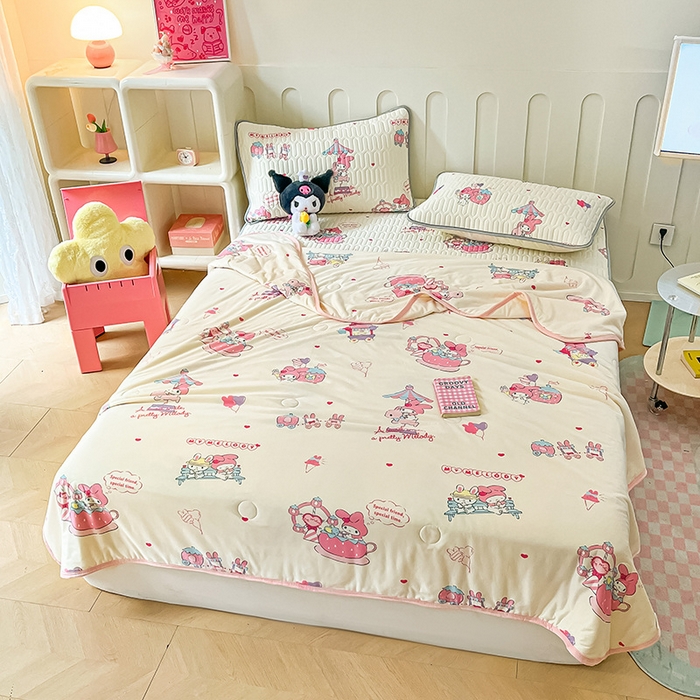 91家纺网 家纺一手货源 找家纺 金爱家 2024新款A类三丽鸥高品质可组合凉感丝乳胶席牛奶丝针织棉软糯夏被四件套 乳胶席-游乐园美乐蒂