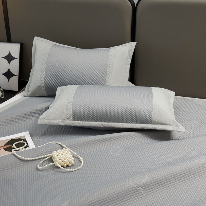 91家纺网 家纺一手货源 找家纺 青雅席业 2025新款A类母婴级刺绣冰豆豆凉席 天鹅湖-灰