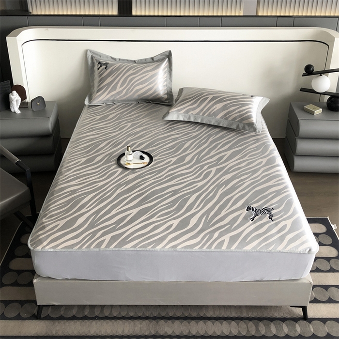 91家纺网 家纺一手货源 找家纺 三味舒屋 2025新款凉感马德里冰丝提花刺绣凉席 马德里米床笠