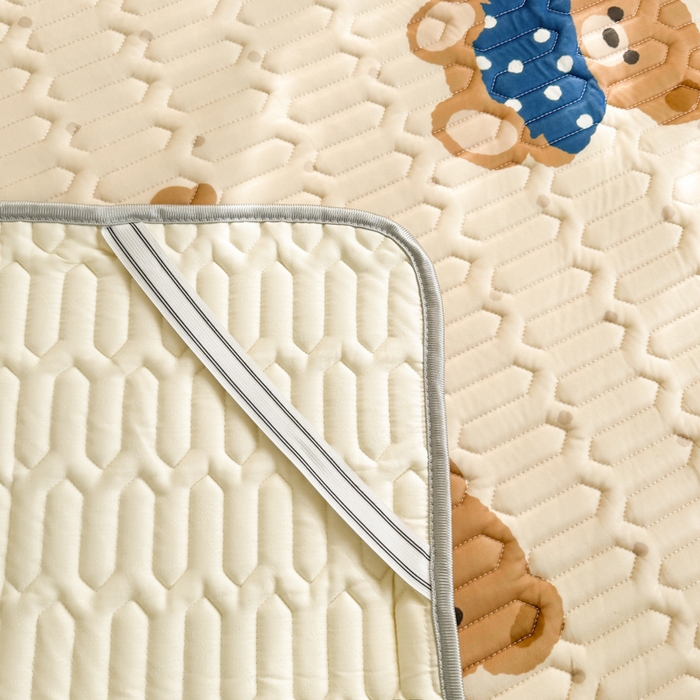 91家纺网 家纺一手货源 找家纺 佰亿莱2024新款小清新印花乳胶凉席 咖啡熊仔