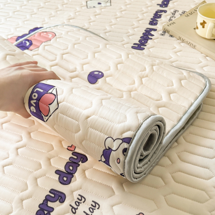 91家纺网 家纺一手货源 找家纺 佰亿莱2024新款小清新印花乳胶凉席 库洛兔兔