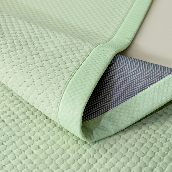 91家纺网 家纺一手货源 找家纺 青雅席业 2025新款A类母婴级凉感丝豆豆凉席 淡雅绿