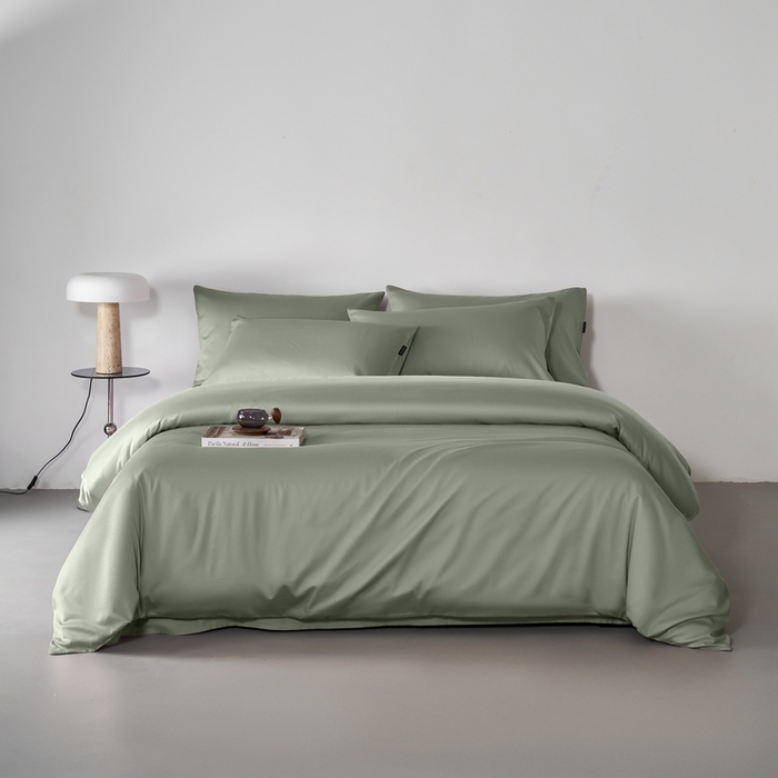 91家纺网 家纺一手货源 找家纺 秀色家纺 2025新款轻奢60支贡缎高支贡缎长绒棉全棉四件套简约纯色床上被套床单床笠式 米朵-松绿