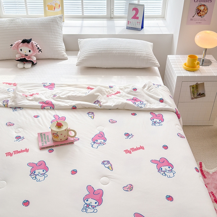 91家纺网 家纺一手货源 找家纺 博雅 2024新款三丽鸥正版系列A类牛奶丝软糯针织棉大豆纤维夏被 针织棉（带防伪标）草莓美乐蒂