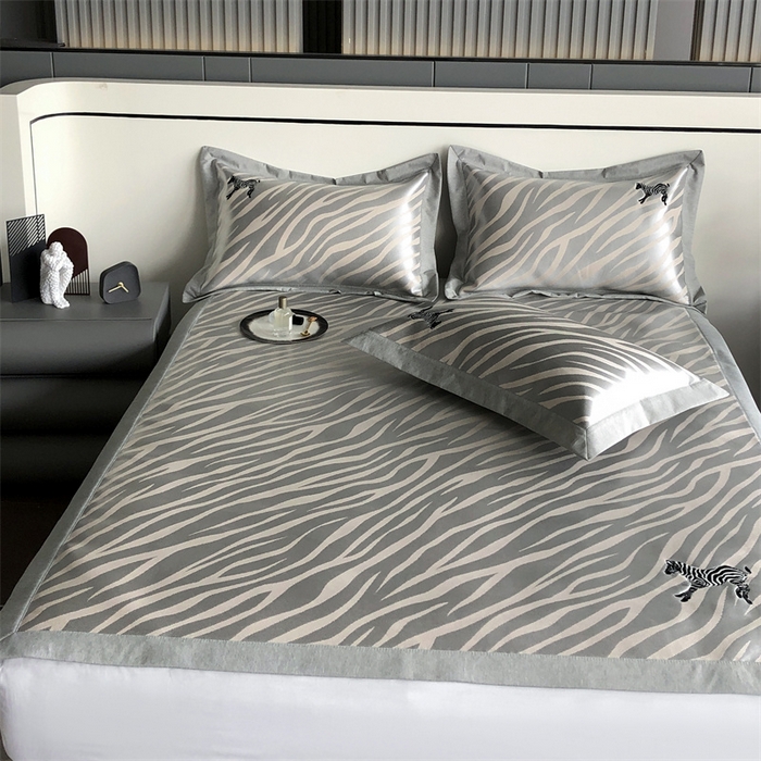 91家纺网 家纺一手货源 找家纺 三味舒屋 2025新款凉感马德里冰丝提花刺绣凉席 马德里米床席