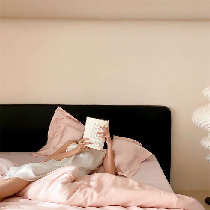 91家纺网 家纺一手货源 找家纺 荣轩家纺   2024年新款天丝棉四件套 遇见-草莓甜筒