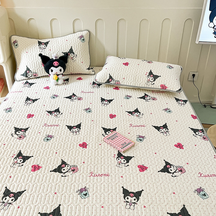 91家纺网 家纺一手货源 找家纺 金爱家 2024新款A类三丽鸥高品质可组合凉感丝乳胶席牛奶丝针织棉软糯夏被四件套 乳胶席-奶油甜筒库洛米