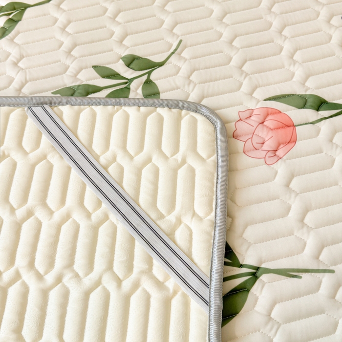 91家纺网 家纺一手货源 找家纺 佰亿莱2024新款小清新印花乳胶凉席 情魅